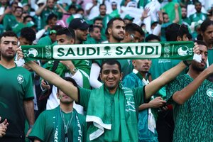 GettyImages-Saudi-football-fans.jpg