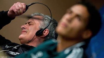 Mourinho_headphones.jpg