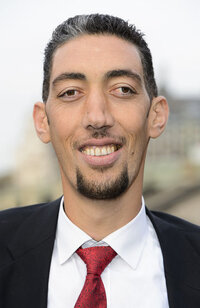 world's-tallest-man-sultan-kosen-550nw-4242464i.jpg