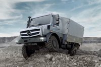 2014-mercedes-benz-unimog-front-02.jpg