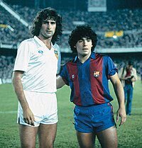 200px-Maradona_kempes_spain.jpg