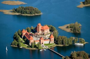 trakai-castle.jpg