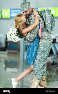wife-meeting-husband-in-military-uniform-in-airport-MY531N.jpg